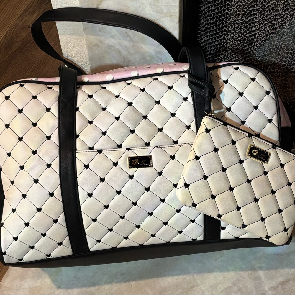 Betsey Johnson Quilted White, Pink, and Black Travel/Overnight Bag With Clutch. - Picture 3 of 16